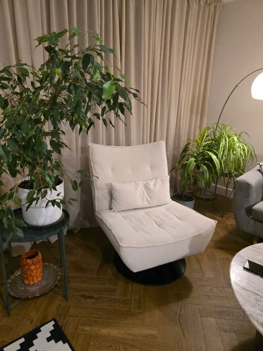 Chair(rotating)