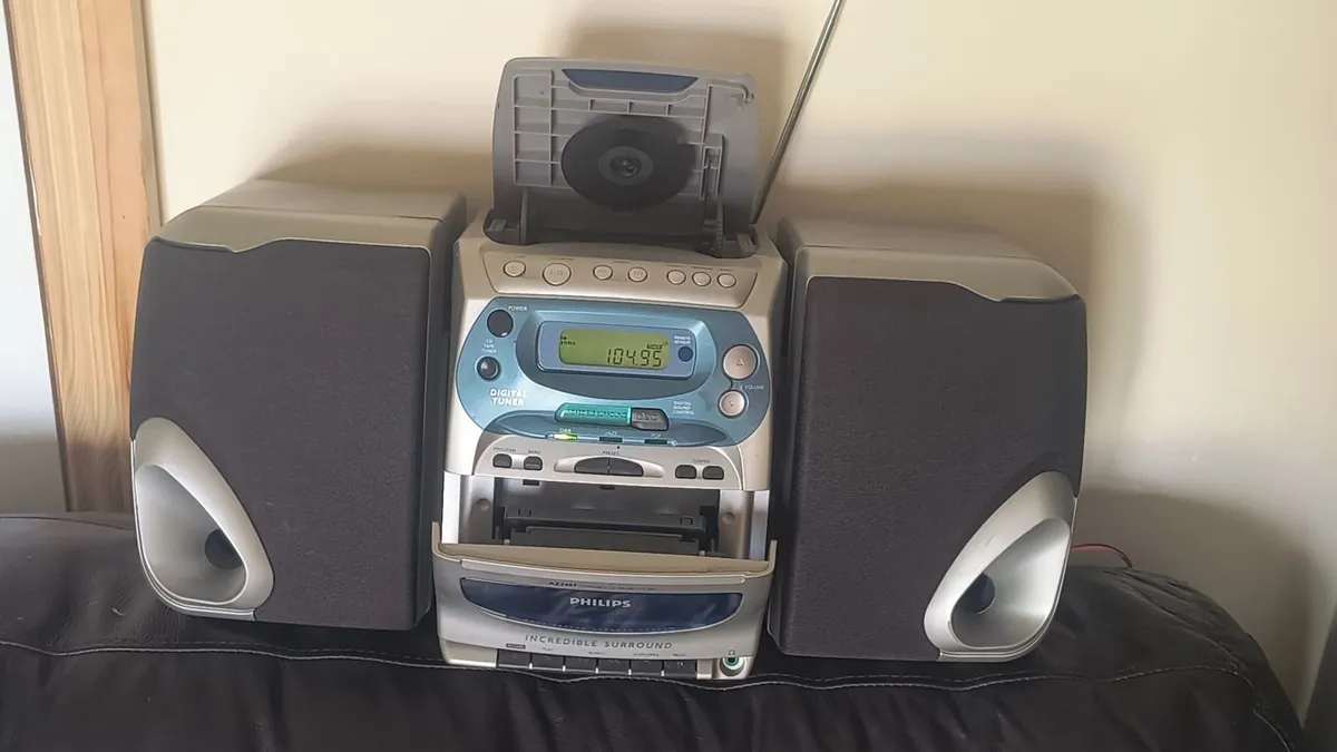Philips CD, FM tuner radio cassette tape - Image 4