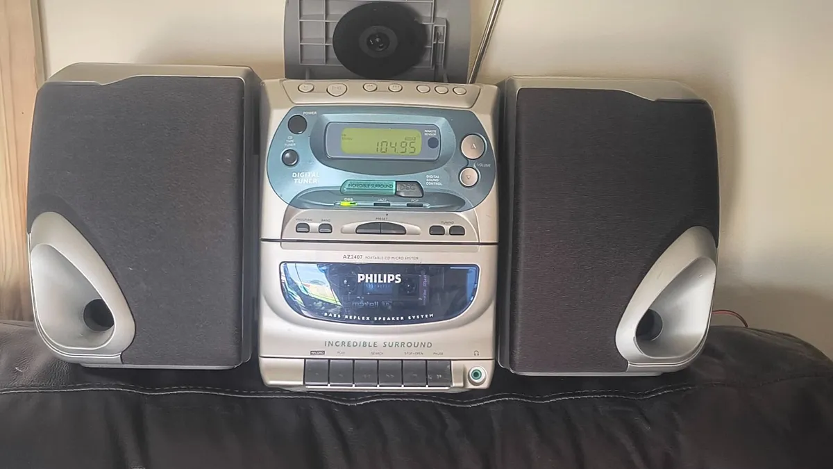Philips CD, FM tuner radio cassette tape - Image 3