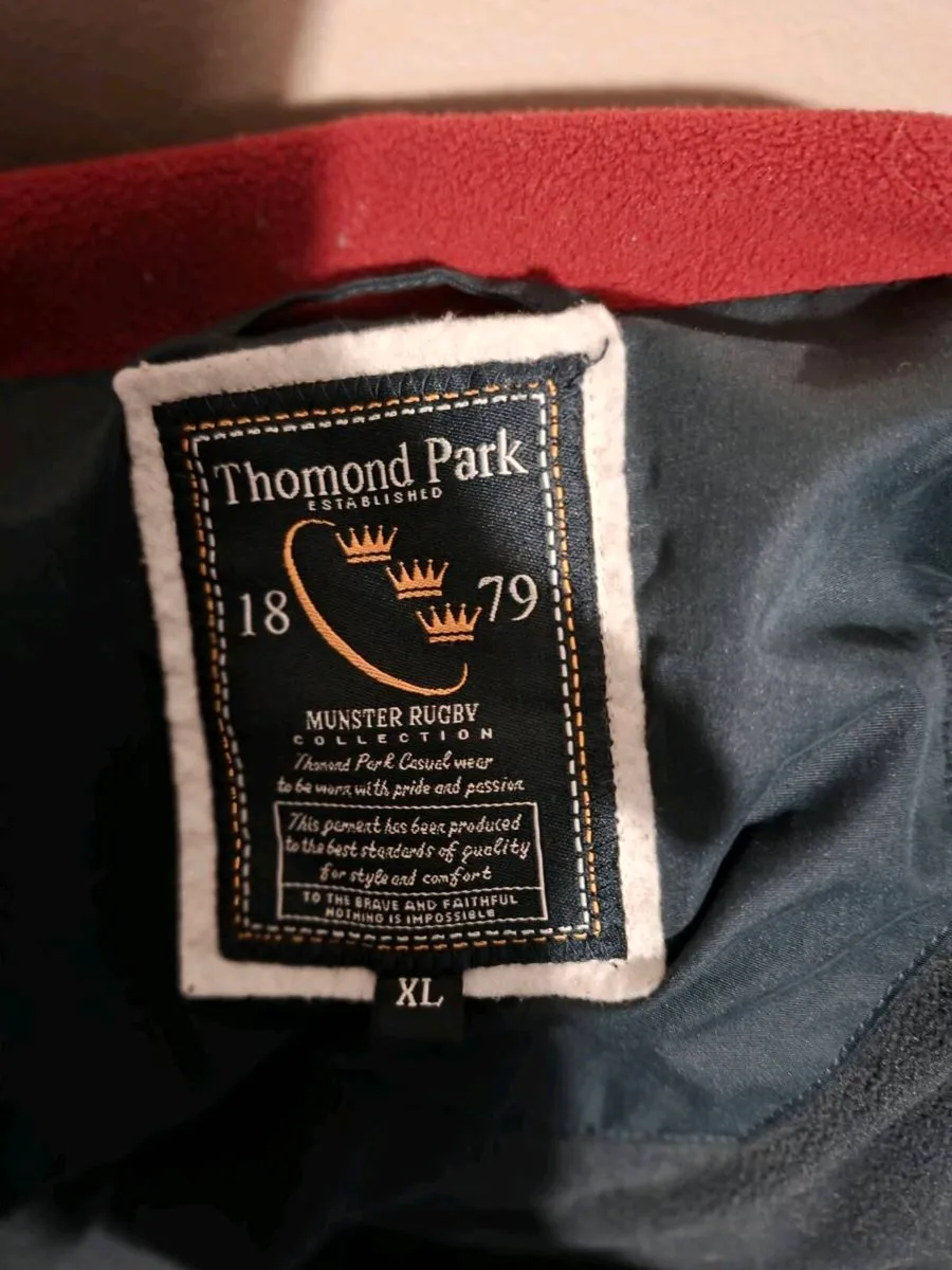 Official Thomond Park Munster Rugby Jacket XL - Image 4