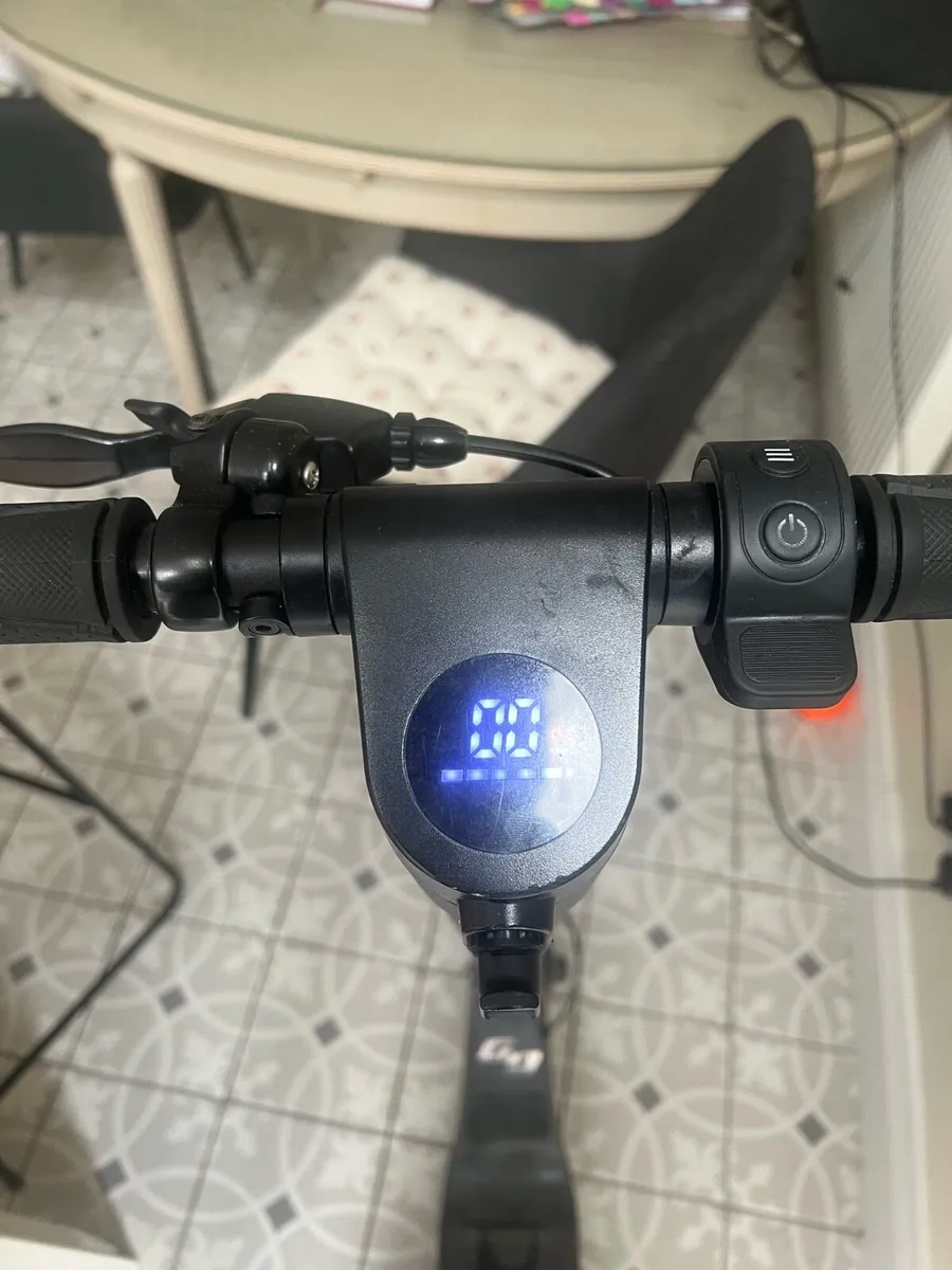 Electric scooter - Image 2