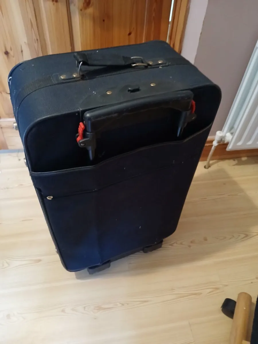 Medium suitcase - Image 1