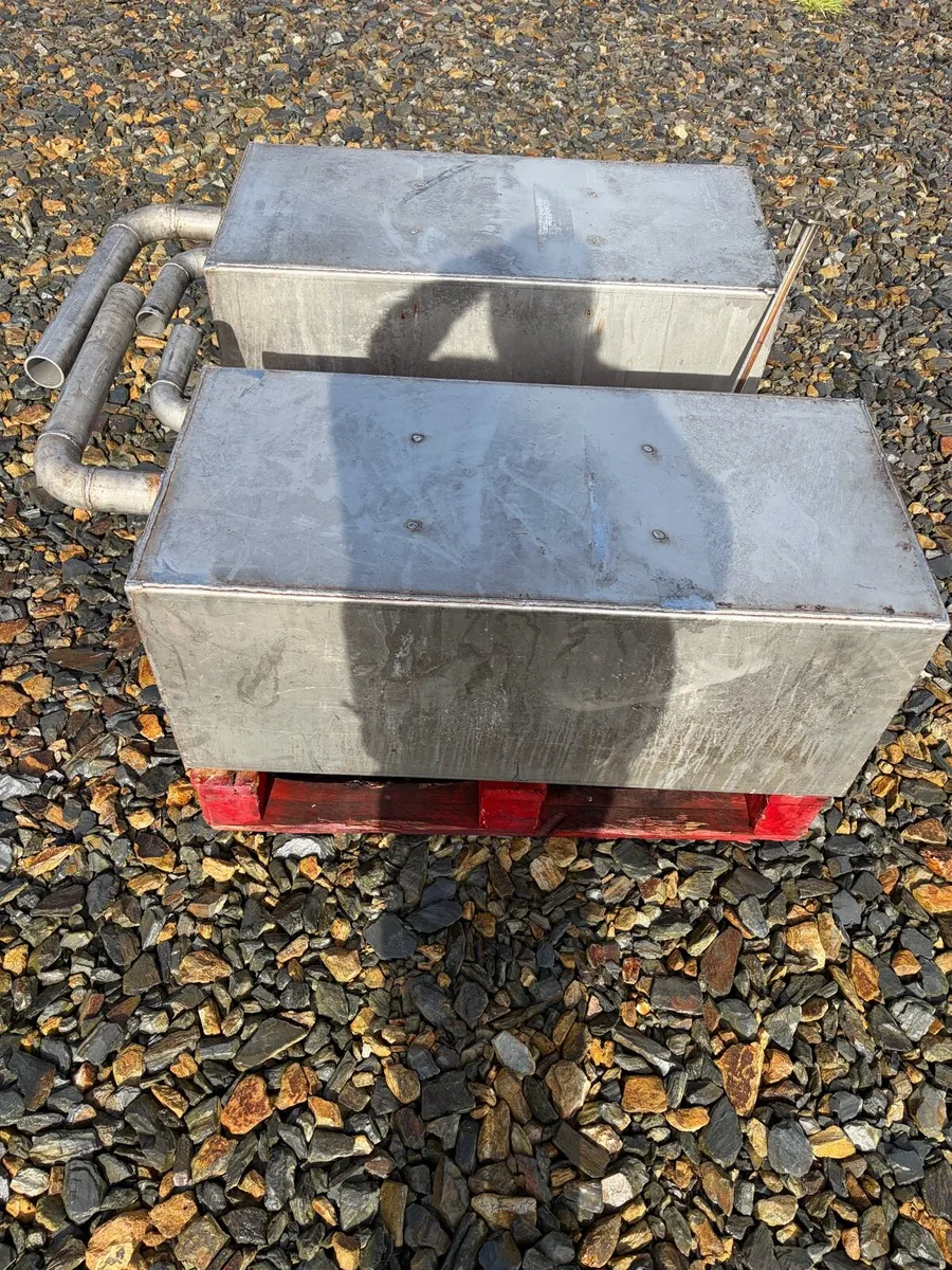 2 x stainless steel diesel tanks - Image 4