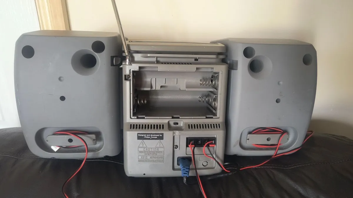 Philips CD, FM tuner radio cassette tape - Image 2