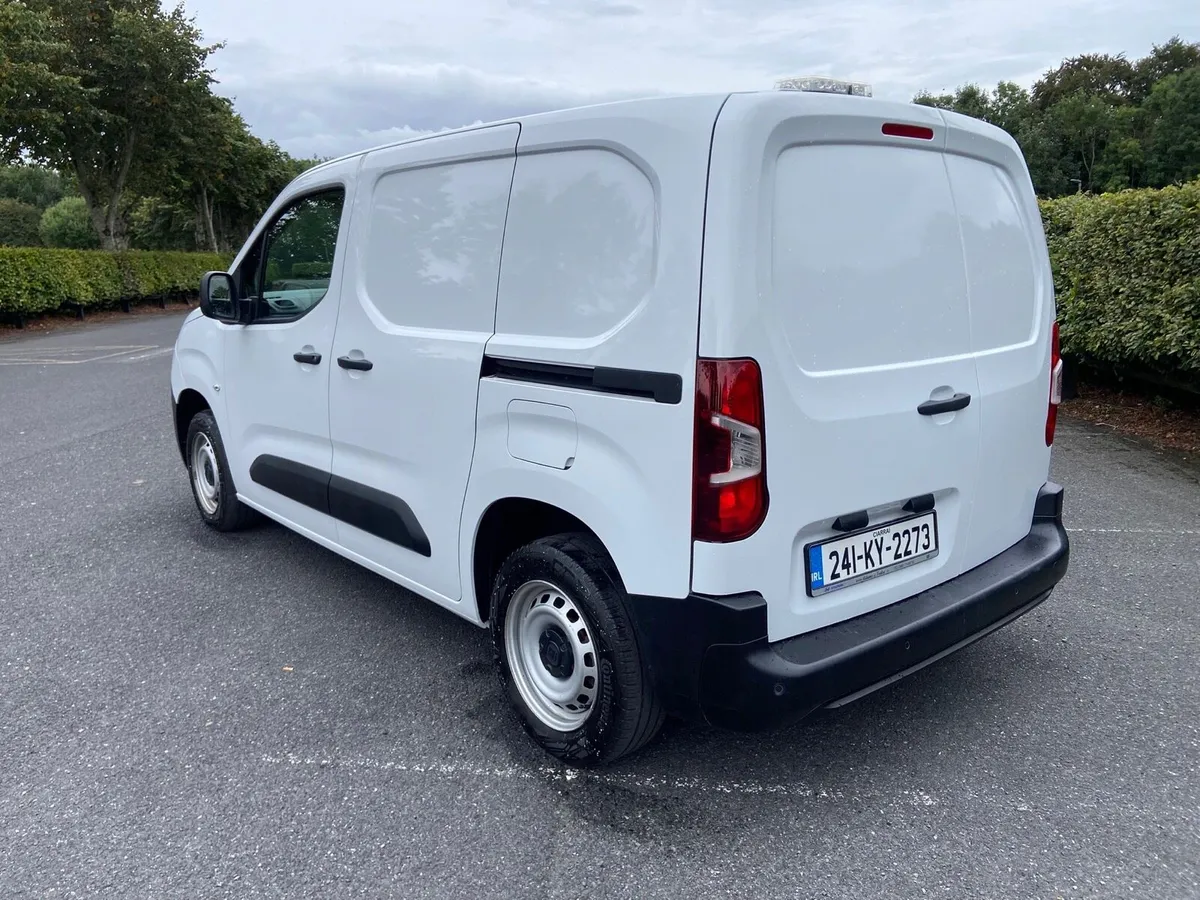 2024 Fiat Doblo - Image 2