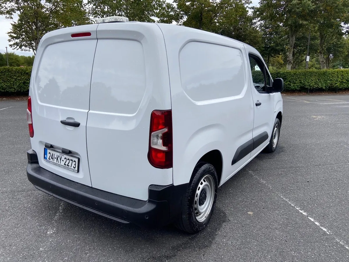 2024 Fiat Doblo - Image 3