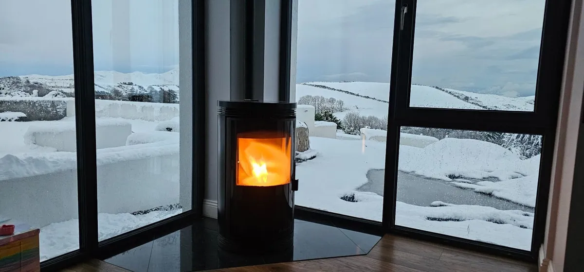 Used 7.5Kw wood pellet stove, excellent condition - Image 1