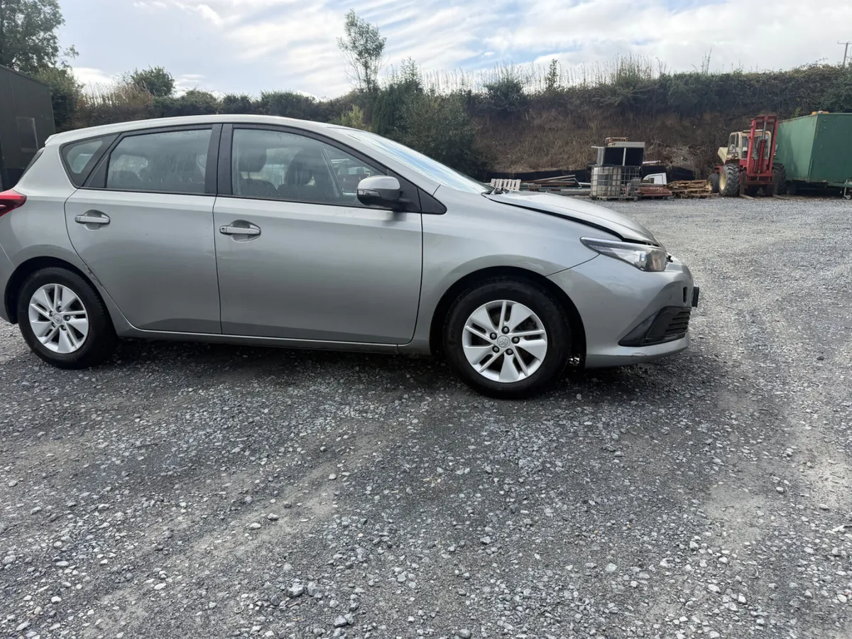 2015 Toyota auris 1.4 diesel - Image 4