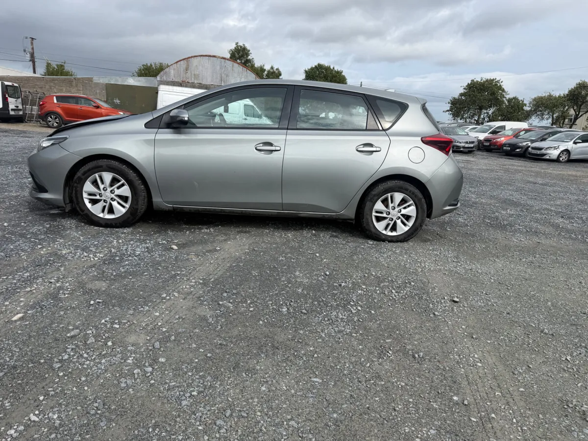 2015 Toyota auris 1.4 diesel - Image 2