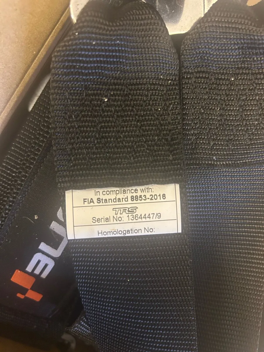 Rally seats,harnesses and extinguisher system - Image 3