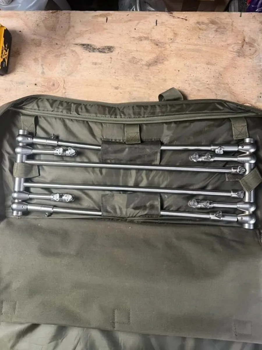 carp fishing 3 rod set up - Image 1