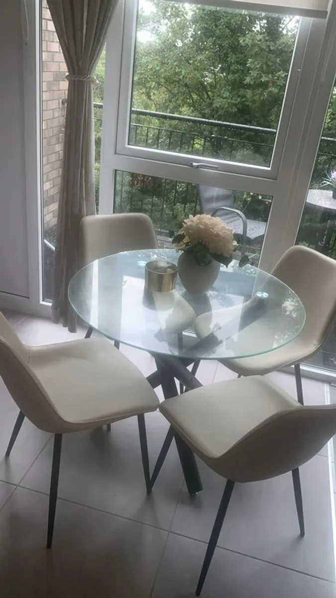 table and  chairs - Image 2