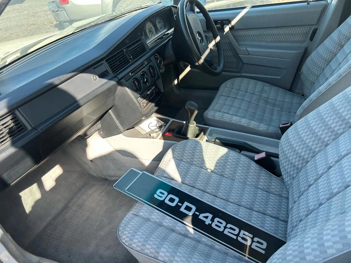 Mercedes 190e manual - Image 2