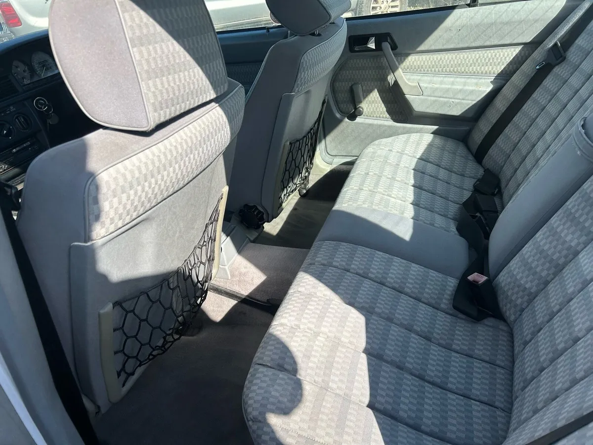 Mercedes 190e manual - Image 3