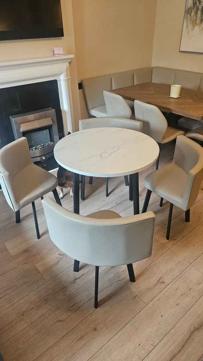 Round Table with Metal Legs and Leather Chairs - Image 3