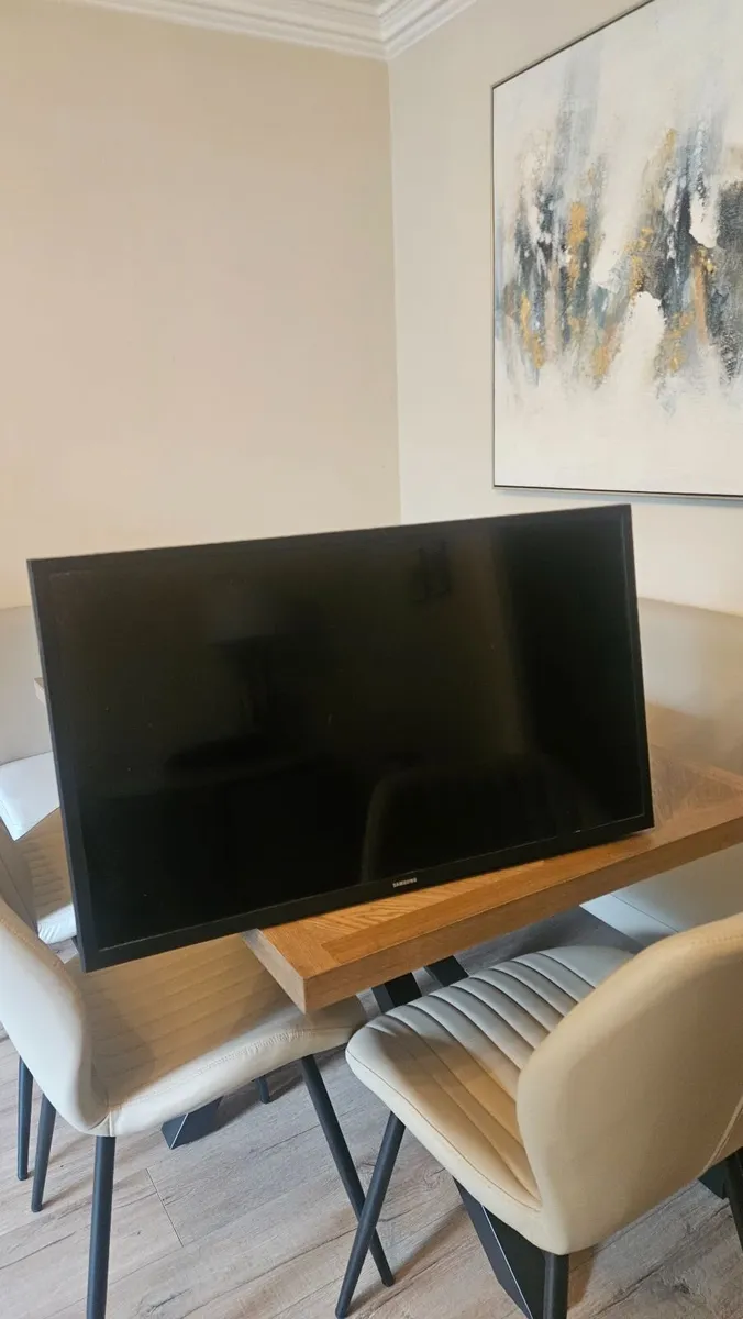 32" Samsung Smart TV - Image 1