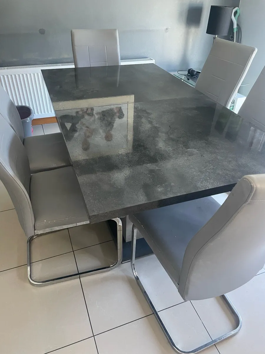 Kitchen table & 6 chairs - Image 1