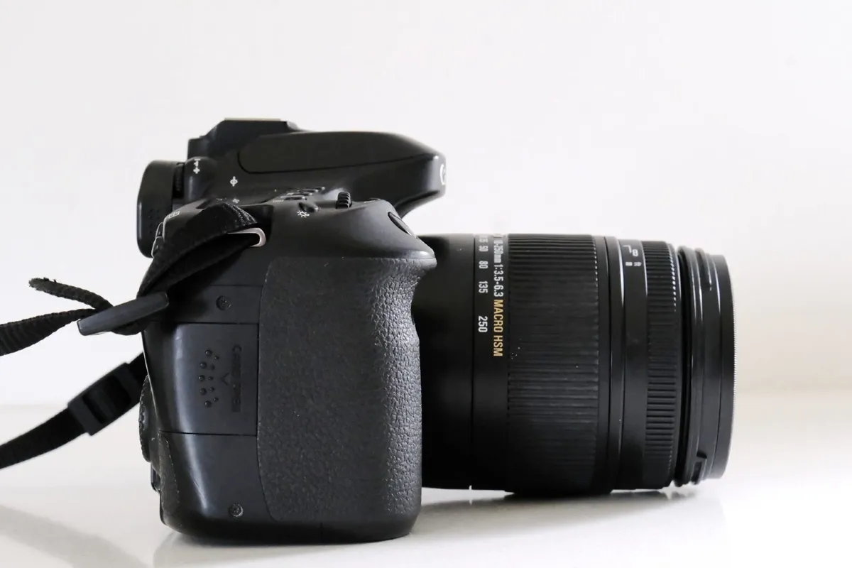 Canon EOS 80D + Sigma 18-250mm Starter Kit - Image 2