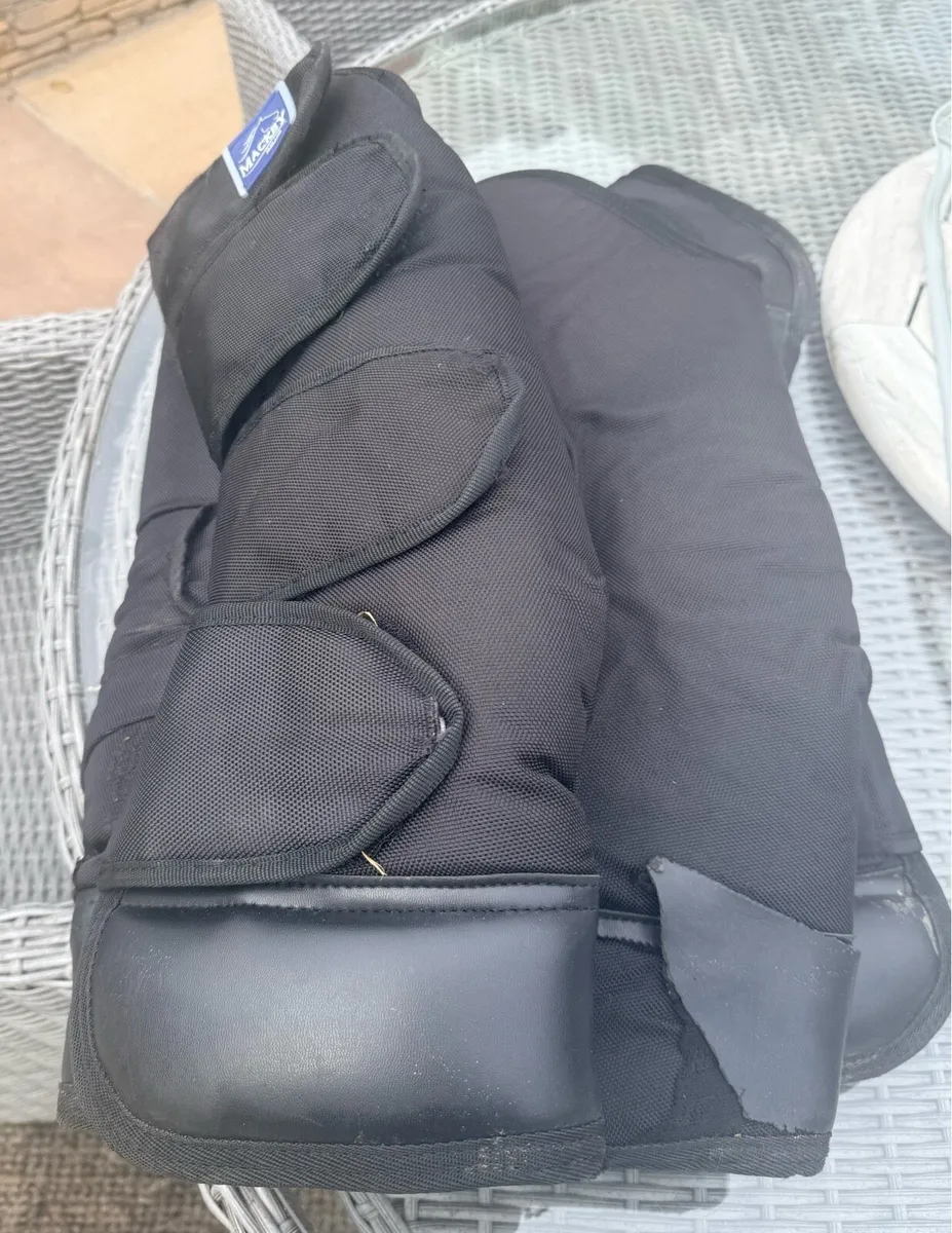 Pony travel boots & tail guard - Image 1