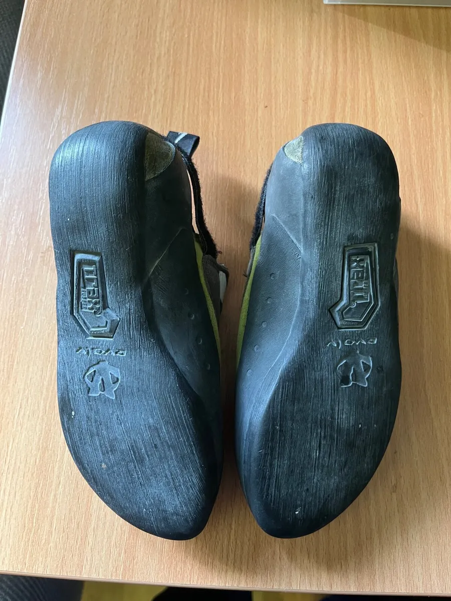Evolv Kids Climbing Shoes - Size 1 - Image 2