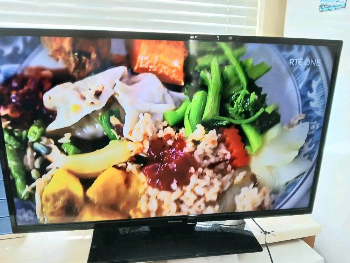 Panasonic 40 inch Saorview hdmi tv, as new. - Image 2