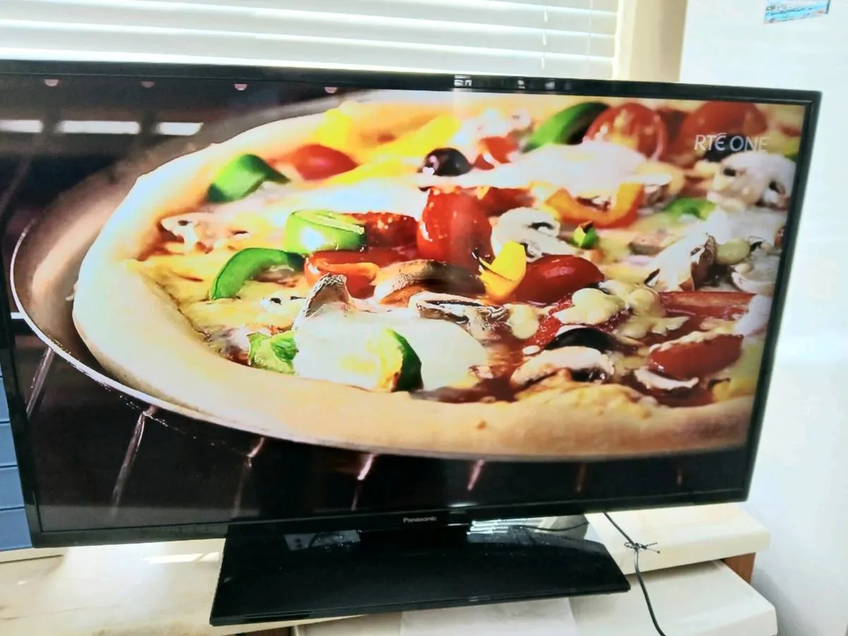 Panasonic 40 inch Saorview hdmi tv, as new. - Image 3