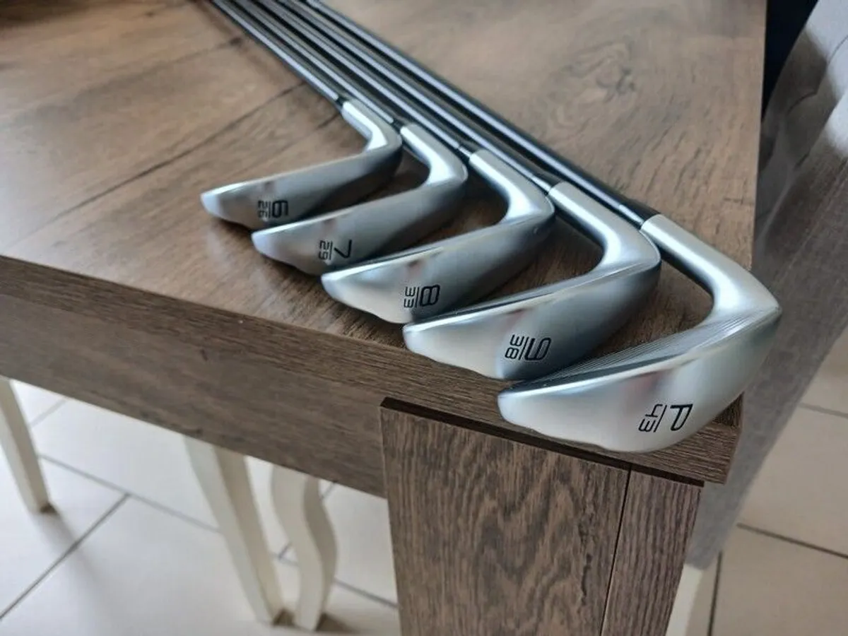 BRAND NEW Cleveland Zipcore XL Graphite Irons - Image 3