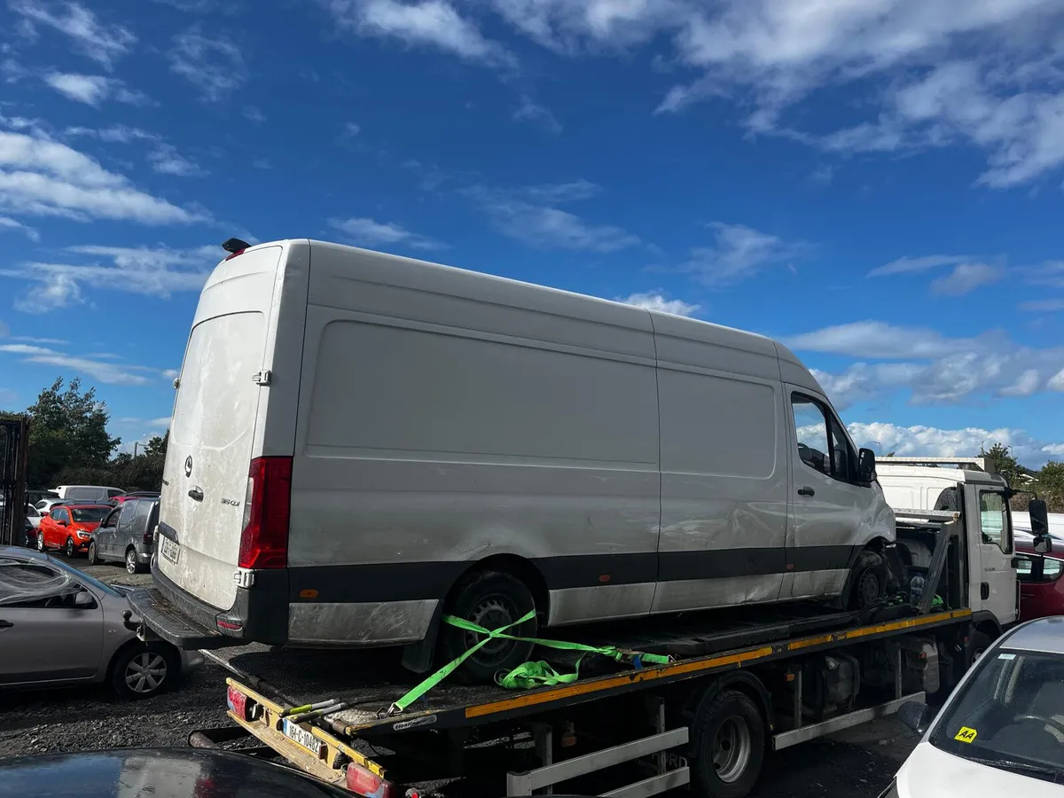 231 Mercedes Sprinter - Image 3