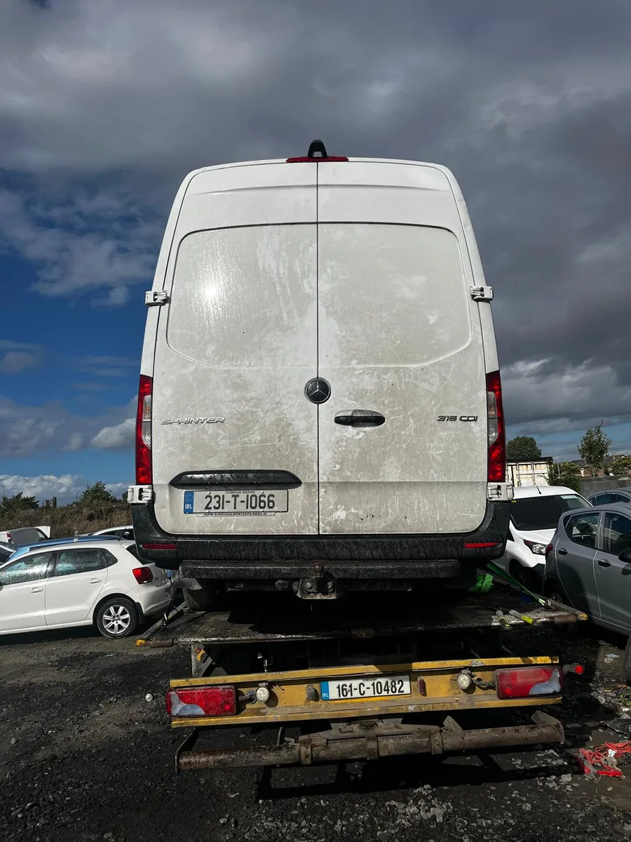 231 Mercedes Sprinter - Image 2