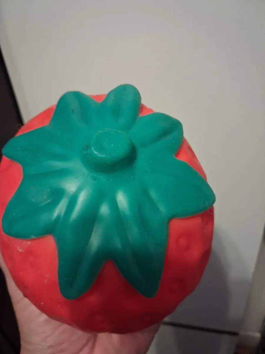 Squishy strawberry - Image 1