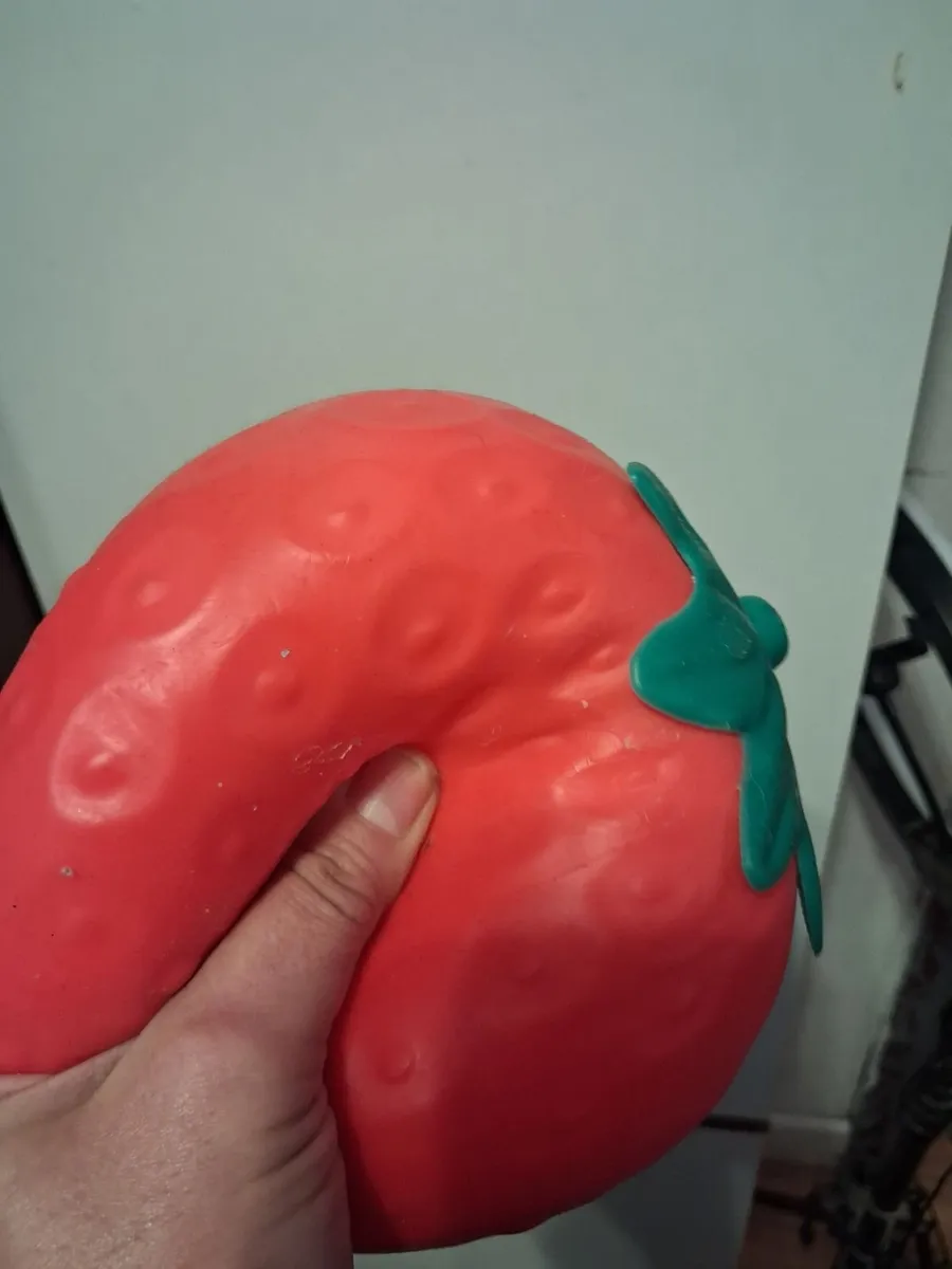 Squishy strawberry - Image 2