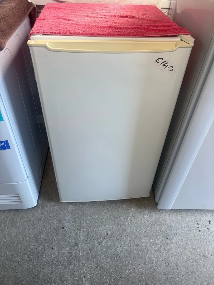 Undercounter fridge with ice box - Image 1