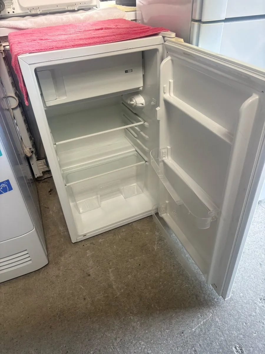 Undercounter fridge with ice box - Image 2