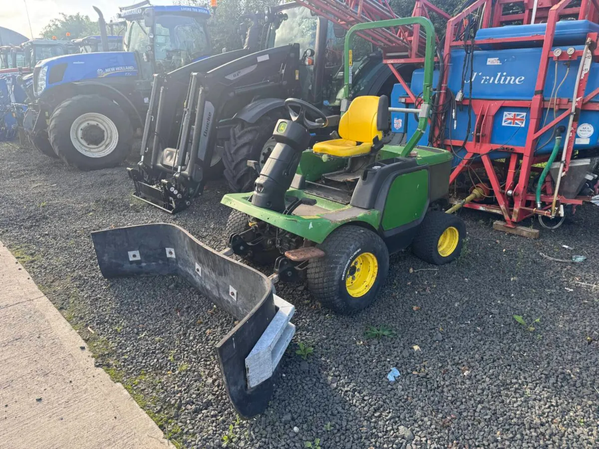 John Deere 1545 Yard Scraper - Image 1