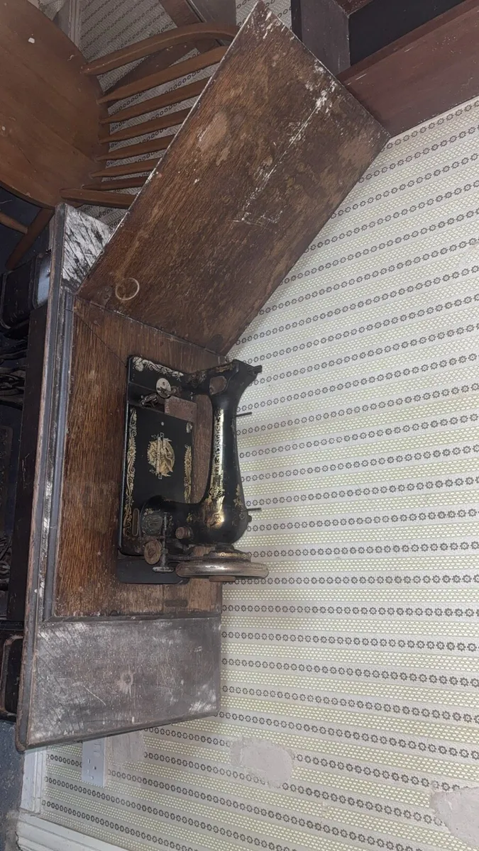 Antique Singer 27k treadle sewing machine - Image 4