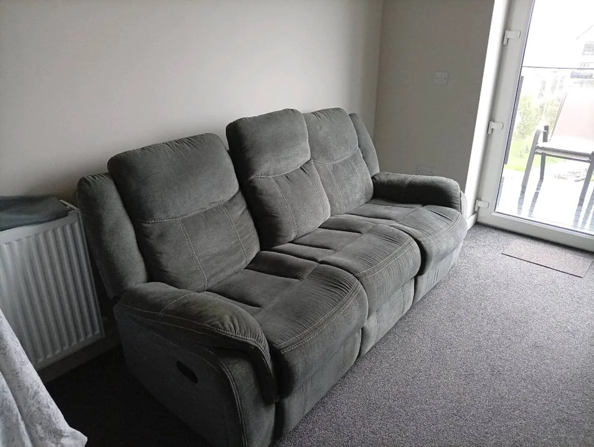 Recliner sofa - Image 1