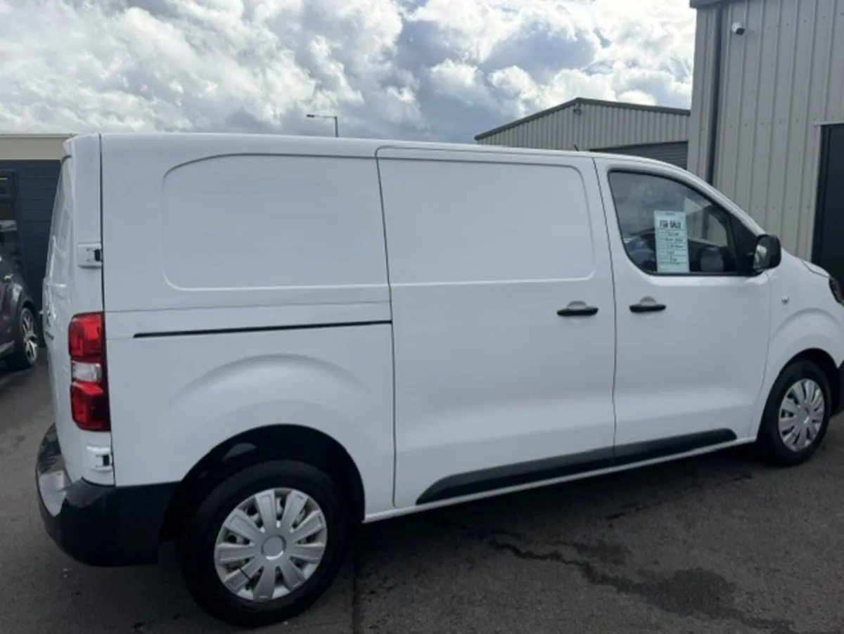 Peugeot Expert 2023 1.5 BlueHDI 100 Professional . - Image 4