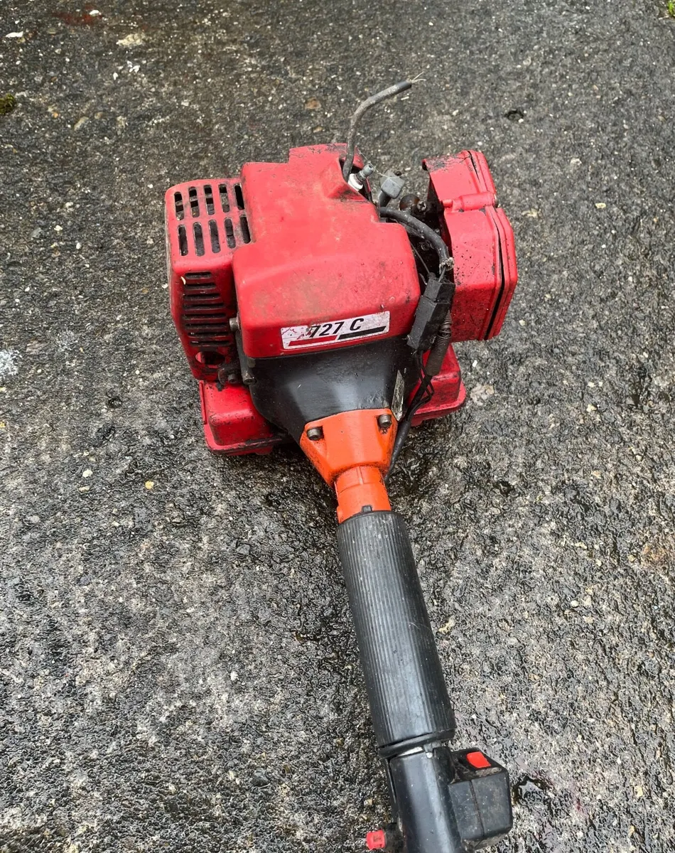 Oleo-Mac 727 C Petrol Strimmer - Image 2