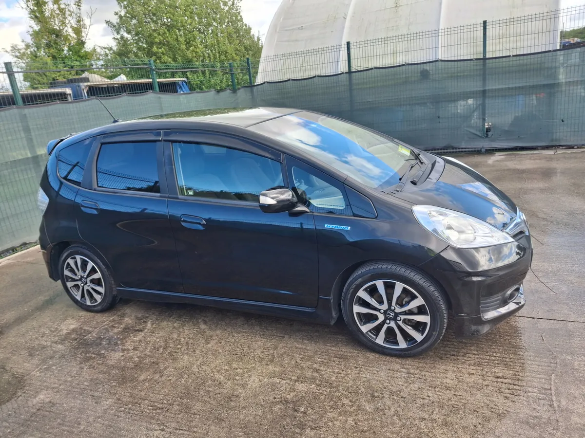 2013 Honda Fit  Hybrid    Automatic - Image 4