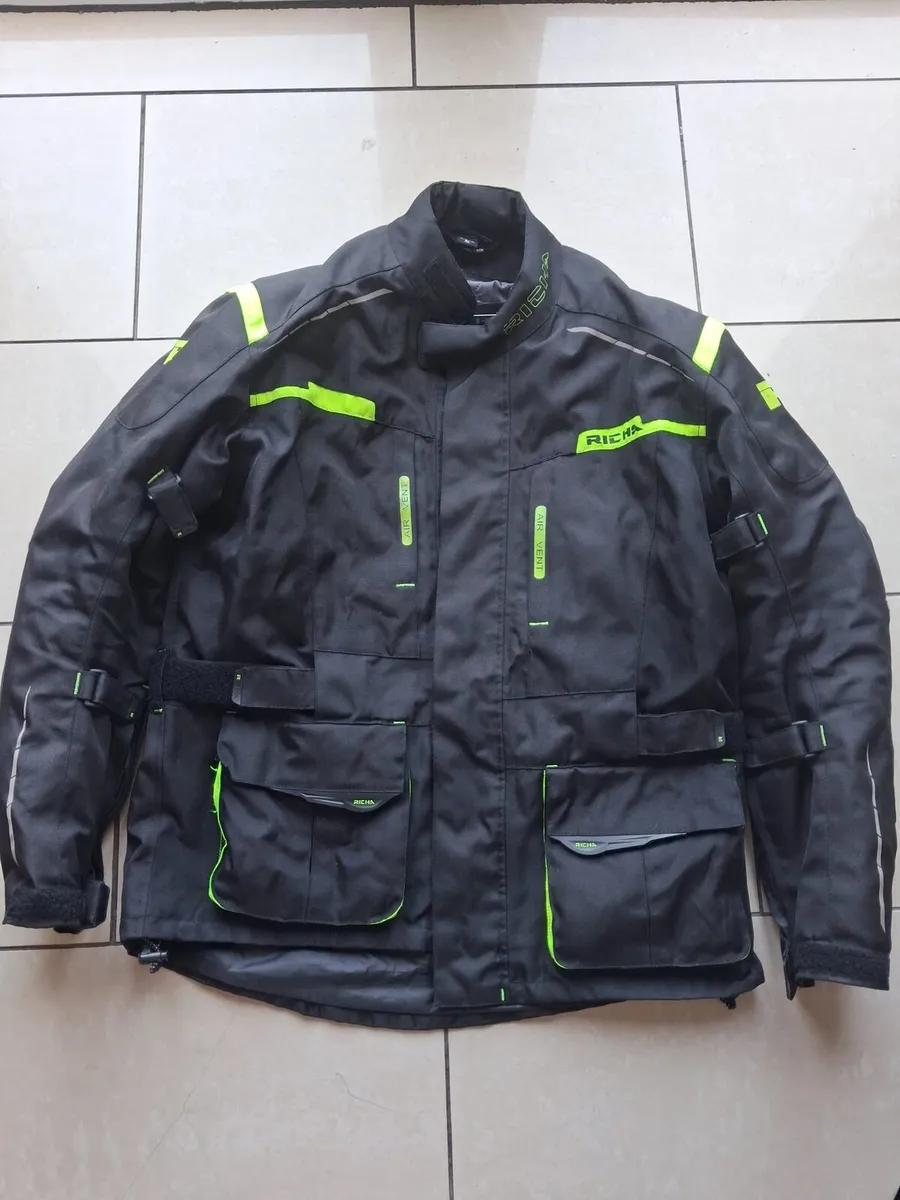 Motorcycle safety gear - Image 1
