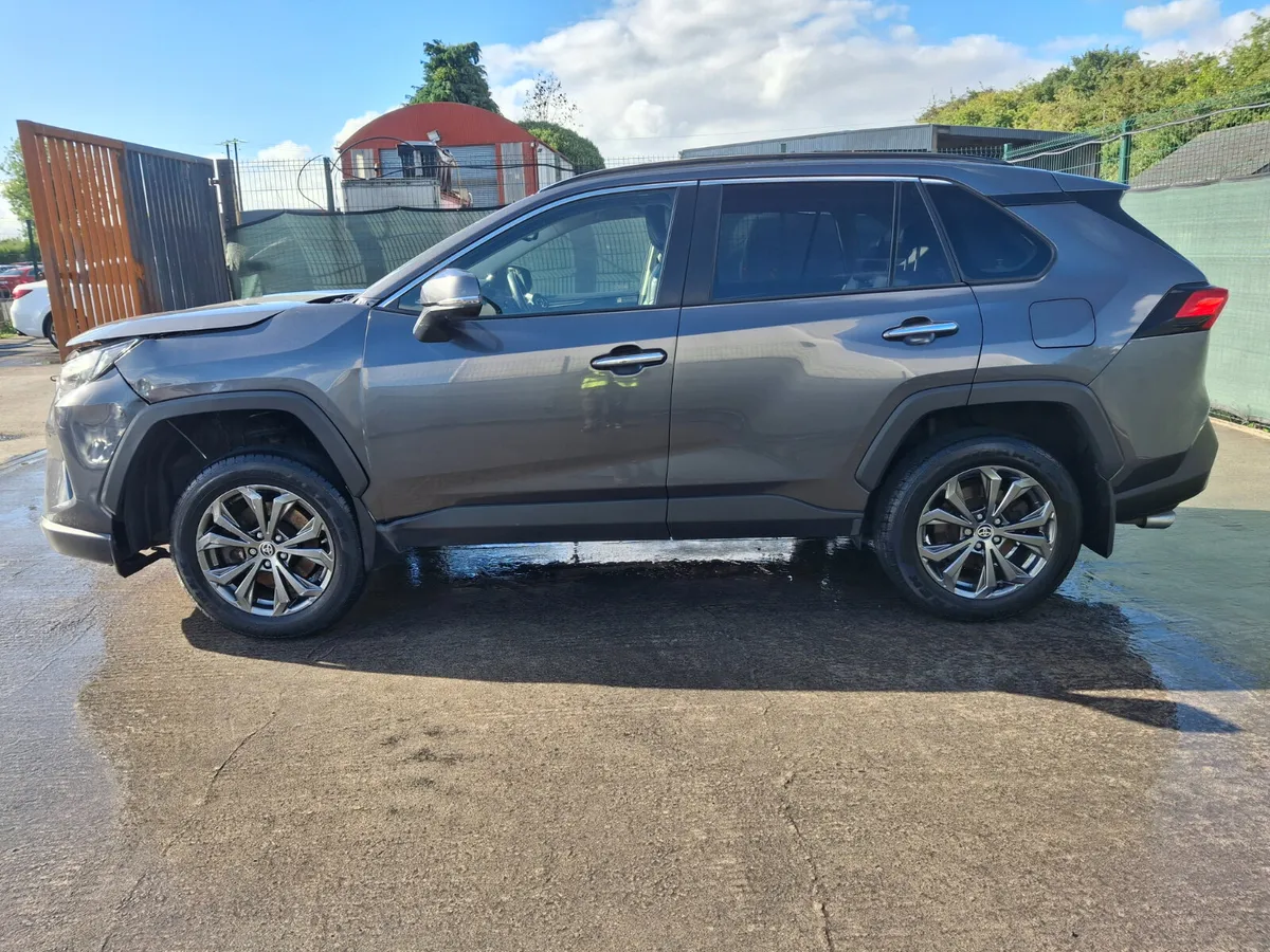 222 Toyota Rav-4  Platinum  Hybrid  Automatic - Image 2