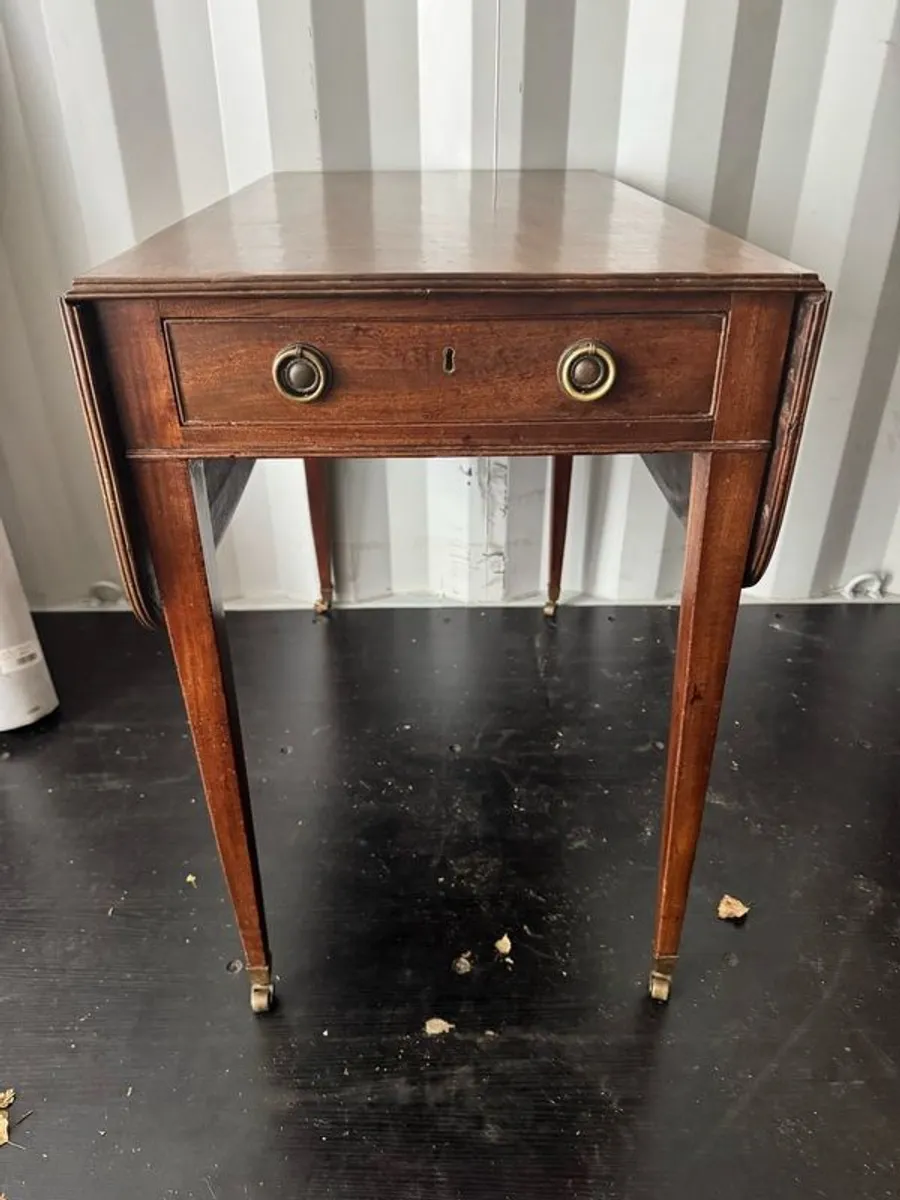 Antique George III Mahogany Pembroke Table (c. 1790) - Brass Castors - Image 2