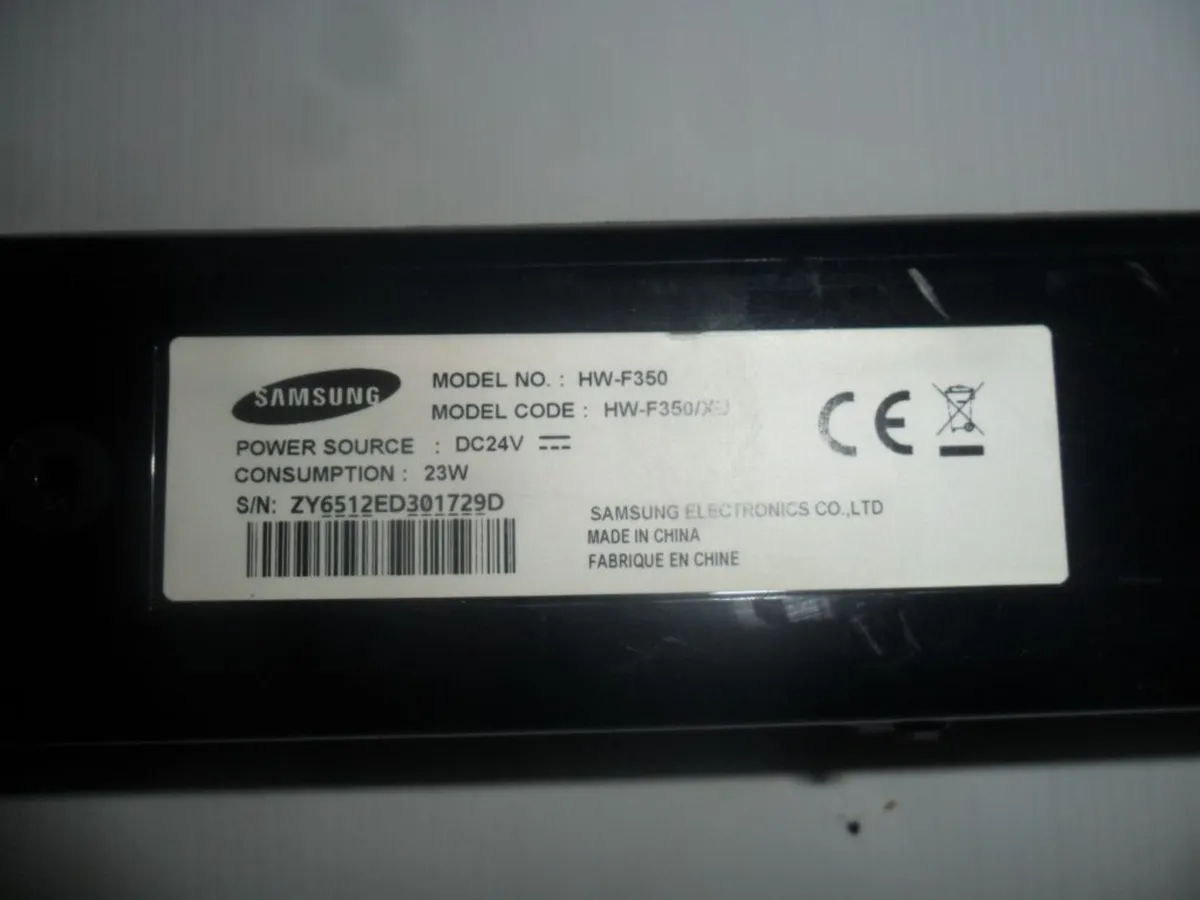 Samsung sound bar with sub - Image 3