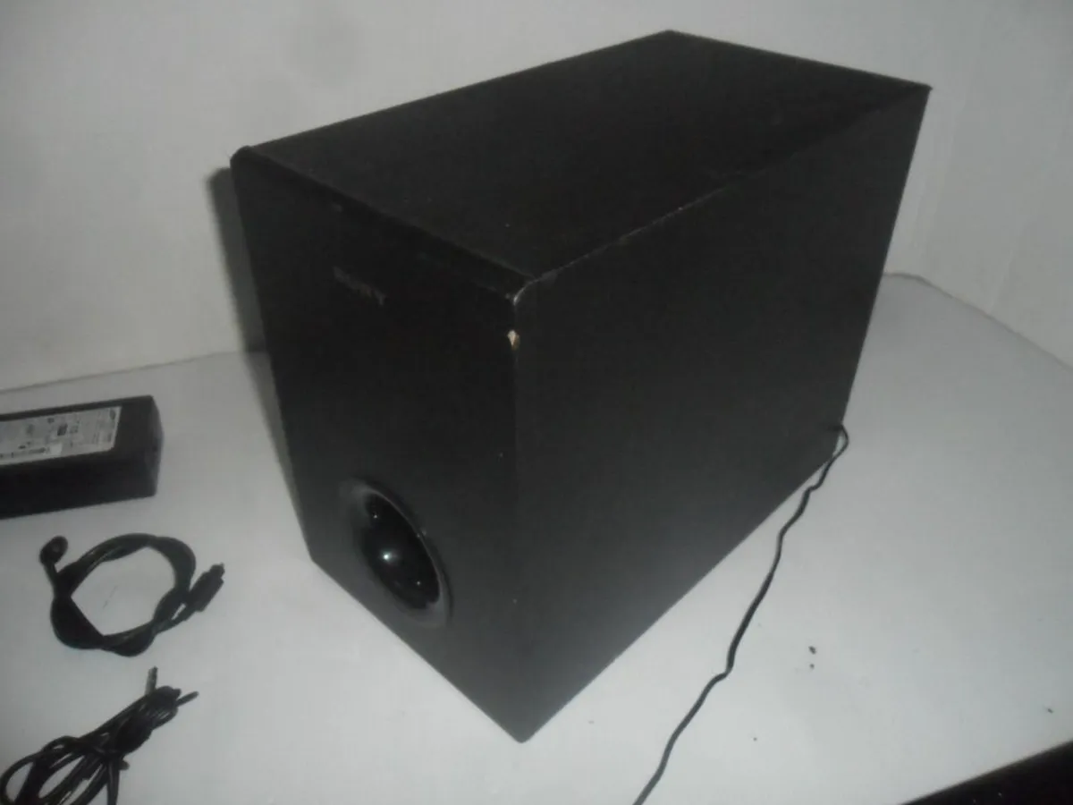 Samsung sound bar with sub - Image 4