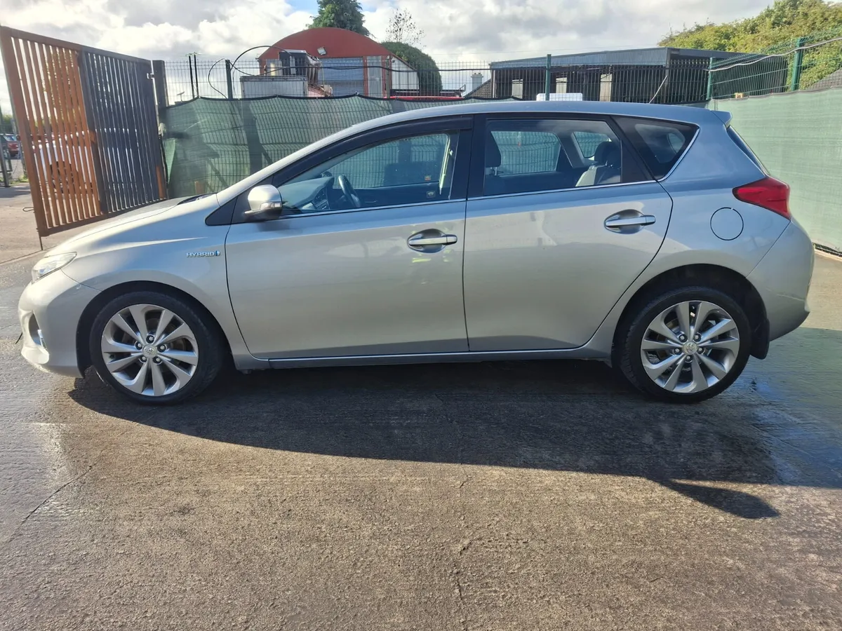 132 Toyota Auris  Hybrid    Automatic - Image 2