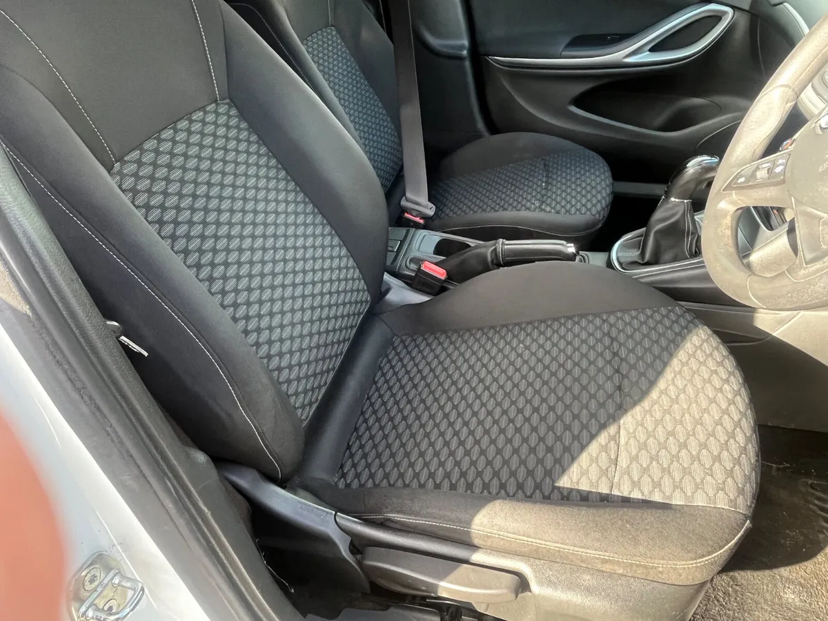 Opel Astra Van 2019 - Image 3