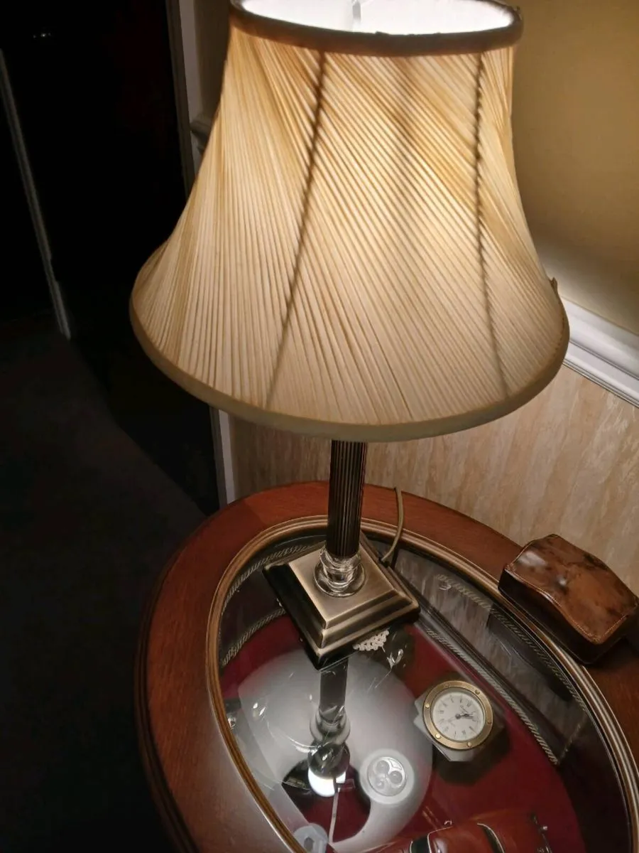 Decorative table lamp 21inchs high. - Image 1