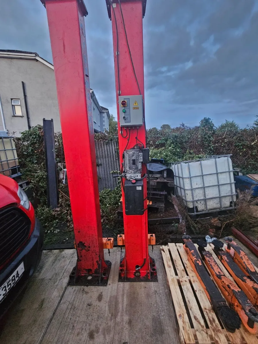 2 POST LIFT - Image 1