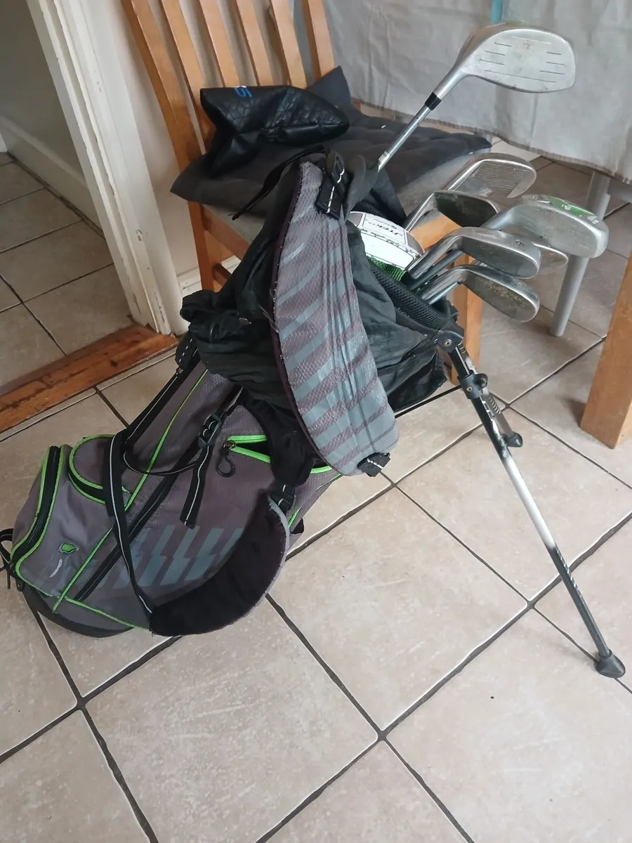 Junior golf bag and set of 8 clubs - Image 2