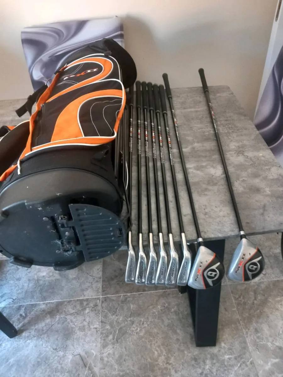 Dunlop golf clubs and bag with stand. - Image 2